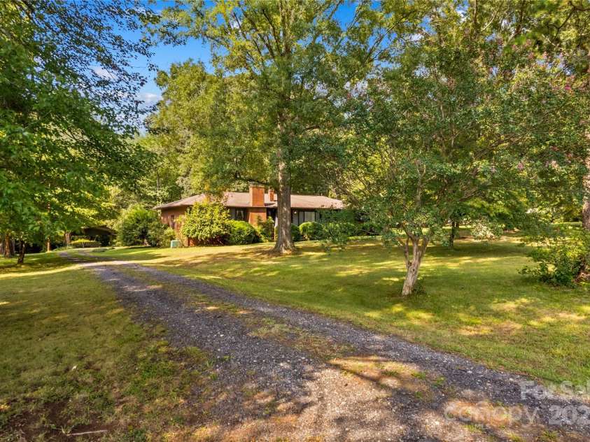 265 Rocky River Road, Mooresville, NC 28115.  MLS# CAR4313761, YatesRealty ID 11354. 