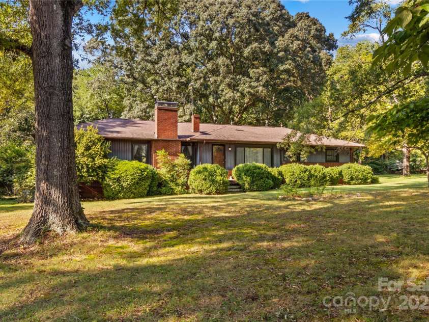 265 Rocky River Road, Mooresville, NC 28115.  MLS# CAR4313761, YatesRealty ID 11354. 