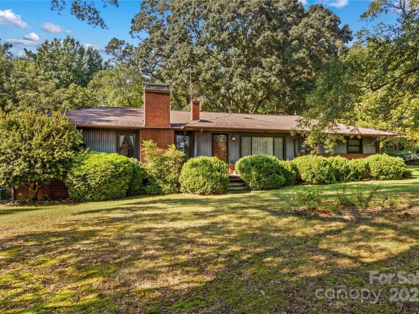 265 Rocky River Road, Mooresville, NC 28115.  MLS# CAR4313761, YatesRealty ID 11354. 