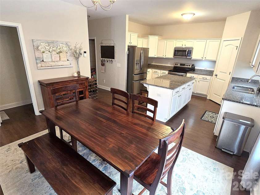 5177 Oak Circle, Granite Falls, NC 28630.  MLS# CAR4339969, YatesRealty ID 11355. 