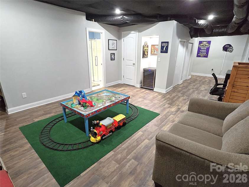 5177 Oak Circle, Granite Falls, NC 28630.  MLS# CAR4339969, YatesRealty ID 11355. 