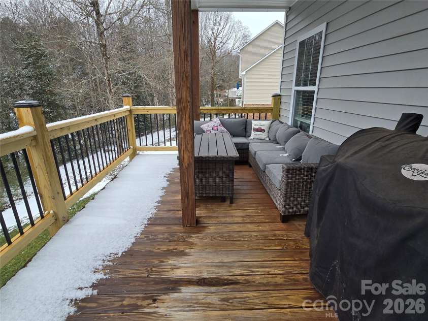 5177 Oak Circle, Granite Falls, NC 28630.  MLS# CAR4339969, YatesRealty ID 11355. 