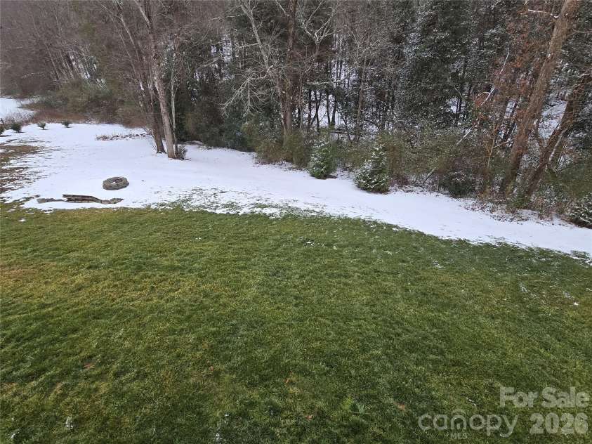 5177 Oak Circle, Granite Falls, NC 28630.  MLS# CAR4339969, YatesRealty ID 11355. 