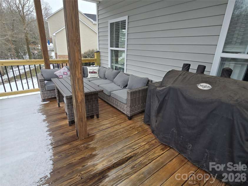 5177 Oak Circle, Granite Falls, NC 28630.  MLS# CAR4339969, YatesRealty ID 11355. 