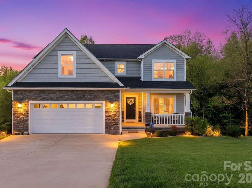 5177 Oak Circle, Granite Falls, NC 28630.  MLS# CAR4339969, YatesRealty ID 11355. 
