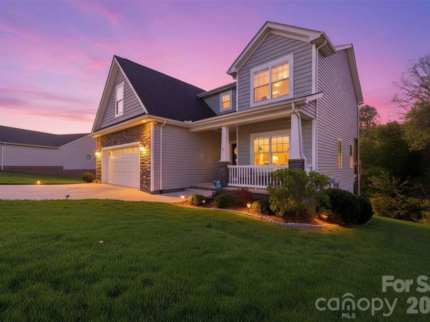 5177 Oak Circle, Granite Falls, NC 28630.  MLS# CAR4339969, YatesRealty ID 11355. 
