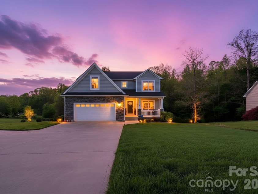 5177 Oak Circle, Granite Falls, NC 28630.  MLS# CAR4339969, YatesRealty ID 11355. 