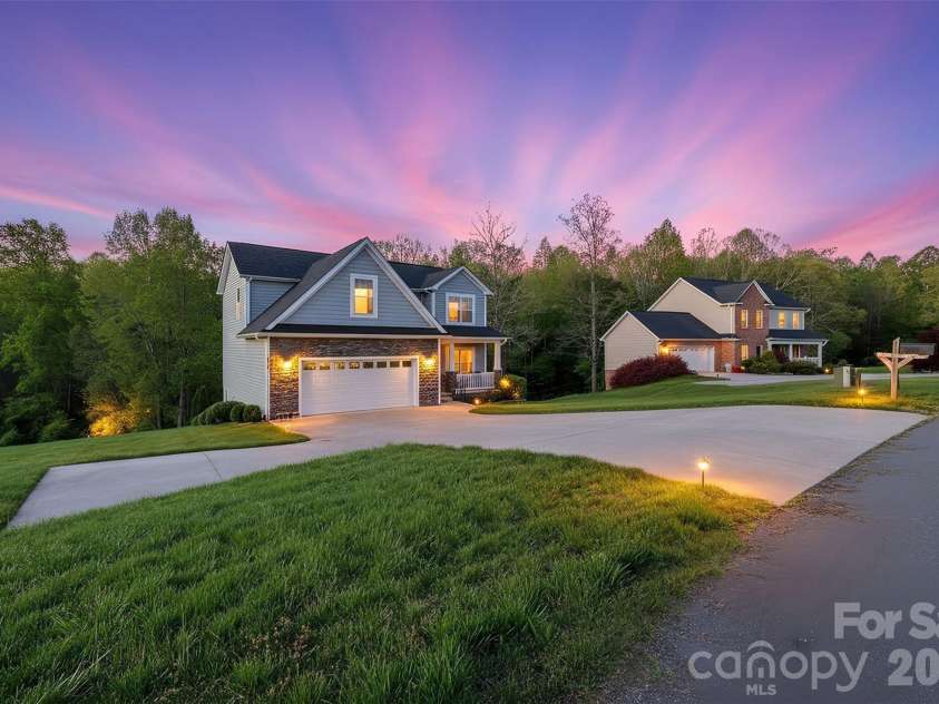 5177 Oak Circle, Granite Falls, NC 28630.  MLS# CAR4339969, YatesRealty ID 11355. 