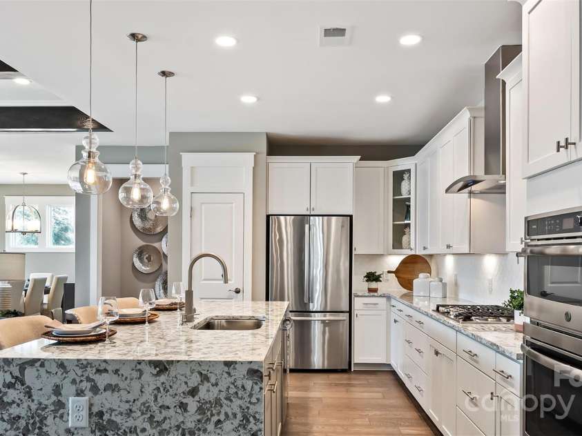 13241 Cozy Court, Charlotte, NC 28215.  MLS# CAR4256204, YatesRealty ID 11357. Kitchen