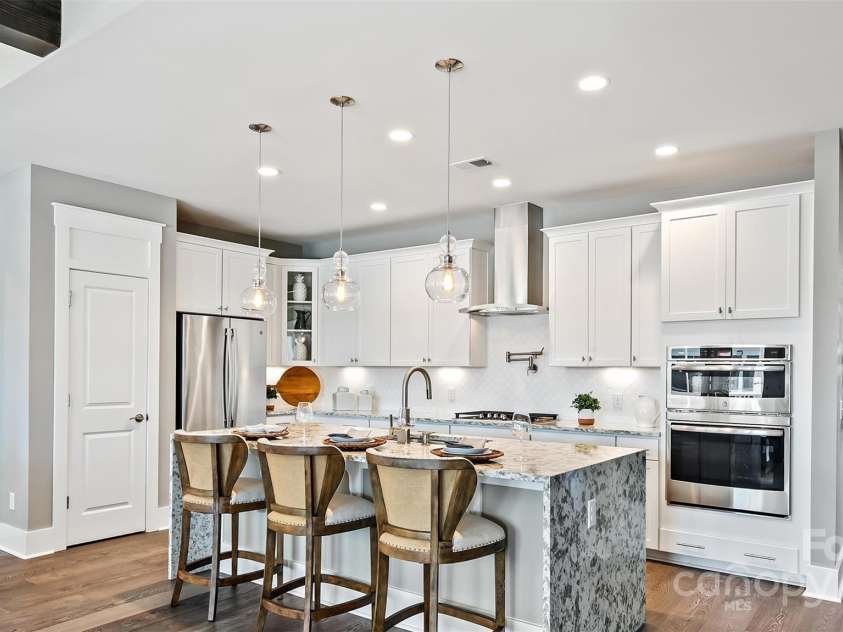 13241 Cozy Court, Charlotte, NC 28215.  MLS# CAR4256204, YatesRealty ID 11357. Kitchen