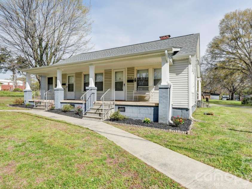 312 & 314 Charlotte Avenue, Mount Holly, NC 28120.  MLS# CAR4358116, YatesRealty ID 11357. 