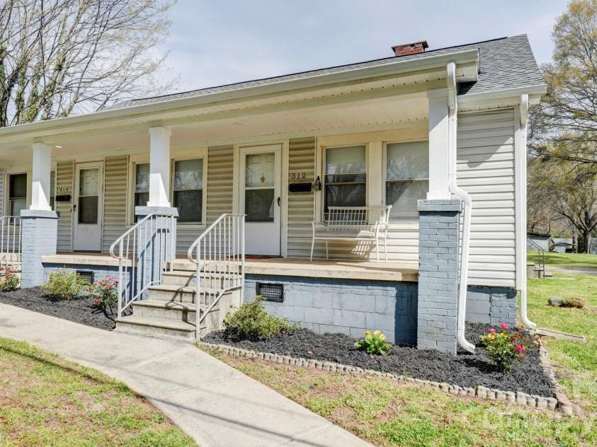 312 & 314 Charlotte Avenue, Mount Holly, NC 28120.  MLS# CAR4358116, YatesRealty ID 11357. 