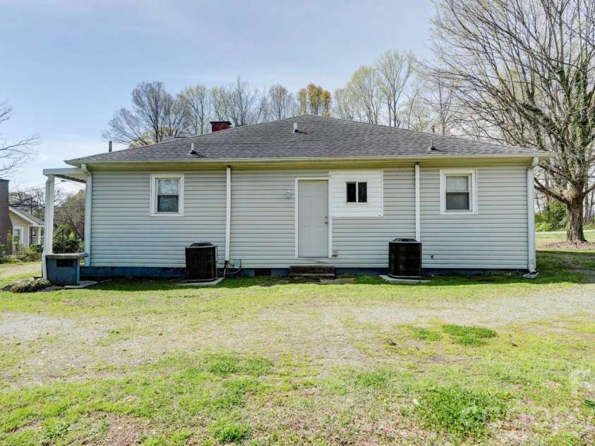 312 & 314 Charlotte Avenue, Mount Holly, NC 28120.  MLS# CAR4358116, YatesRealty ID 11357. 