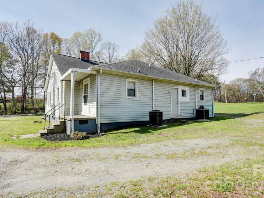 312 & 314 Charlotte Avenue, Mount Holly, NC 28120.  MLS# CAR4358116, YatesRealty ID 11357. 
