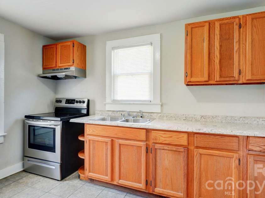 312 & 314 Charlotte Avenue, Mount Holly, NC 28120.  MLS# CAR4358116, YatesRealty ID 11357. 