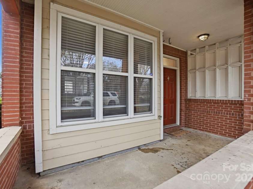 518 9th Street, Charlotte, NC 28202.  MLS# CAR4328040, YatesRealty ID 11358. 