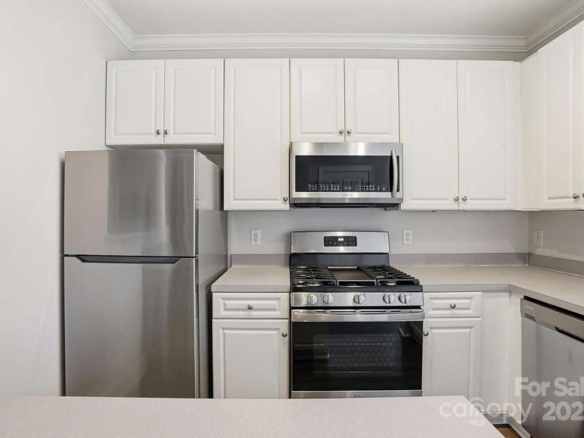 518 9th Street, Charlotte, NC 28202.  MLS# CAR4328040, YatesRealty ID 11358. 