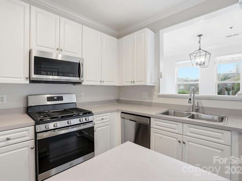 518 9th Street, Charlotte, NC 28202.  MLS# CAR4328040, YatesRealty ID 11358. 