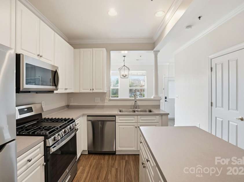 518 9th Street, Charlotte, NC 28202.  MLS# CAR4328040, YatesRealty ID 11358. 