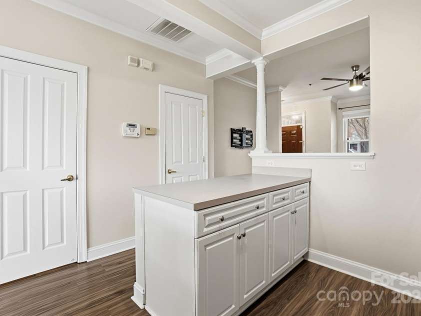 518 9th Street, Charlotte, NC 28202.  MLS# CAR4328040, YatesRealty ID 11358. 