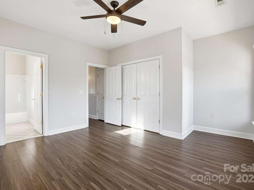 518 9th Street, Charlotte, NC 28202.  MLS# CAR4328040, YatesRealty ID 11358. 