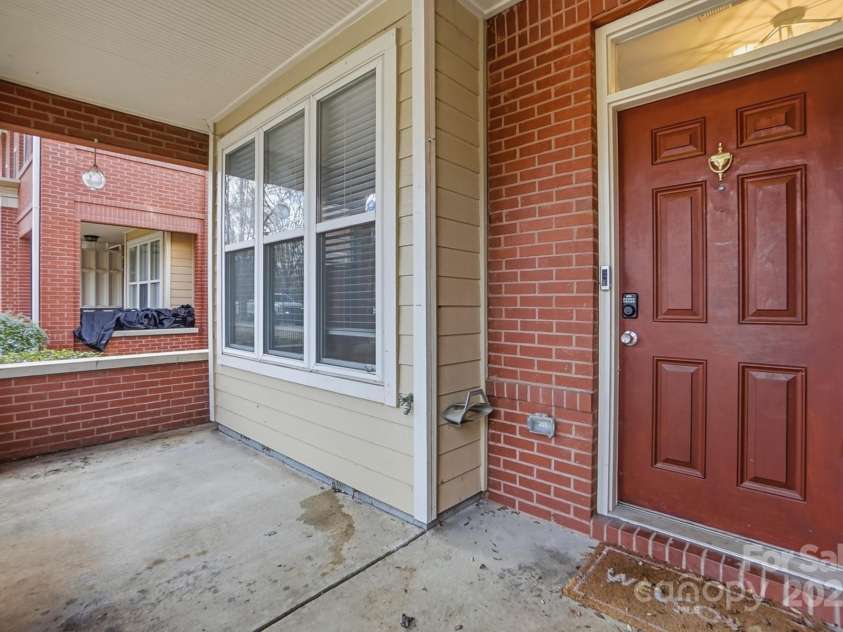 518 9th Street, Charlotte, NC 28202.  MLS# CAR4328040, YatesRealty ID 11358. ENTRY