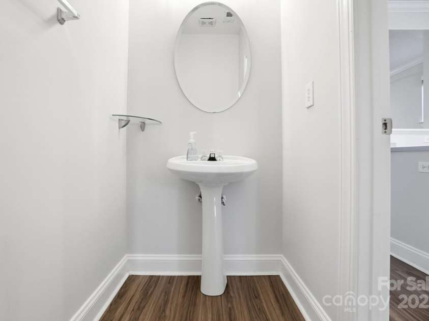 518 9th Street, Charlotte, NC 28202.  MLS# CAR4328040, YatesRealty ID 11358. HALF BATH DOWNSTAIRS