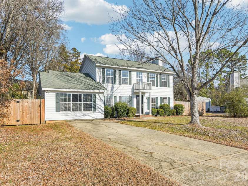 7106 Spring Creek Lane, Charlotte, NC 28273.  MLS# CAR4334554, YatesRealty ID 11359. 