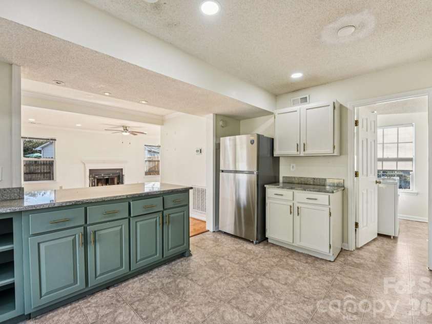 7106 Spring Creek Lane, Charlotte, NC 28273.  MLS# CAR4334554, YatesRealty ID 11359. 