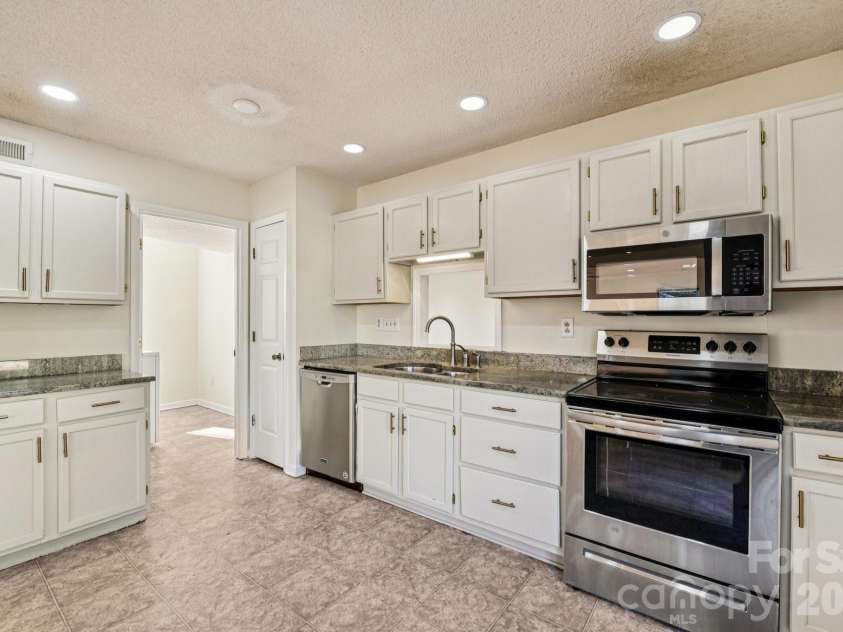 7106 Spring Creek Lane, Charlotte, NC 28273.  MLS# CAR4334554, YatesRealty ID 11359. 