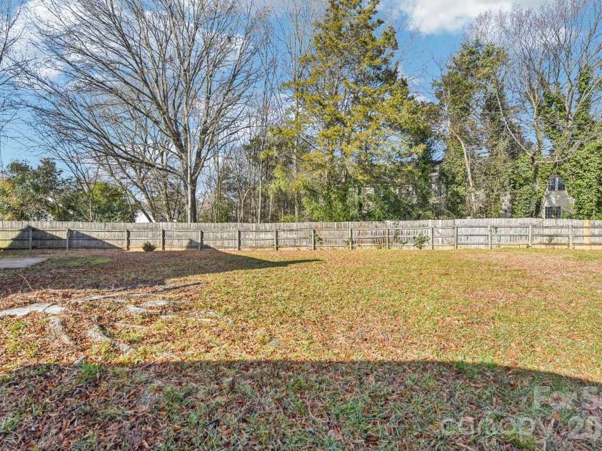 7106 Spring Creek Lane, Charlotte, NC 28273.  MLS# CAR4334554, YatesRealty ID 11359. 