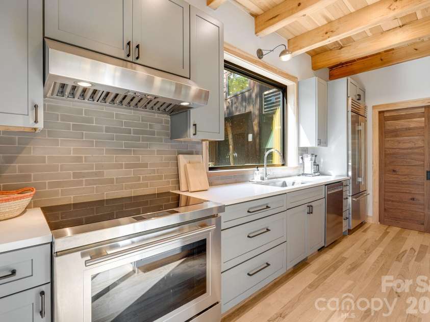 39 Bent Creek Preserve Road, Asheville, NC 28806.  MLS# CAR4359844, YatesRealty ID 11362. 