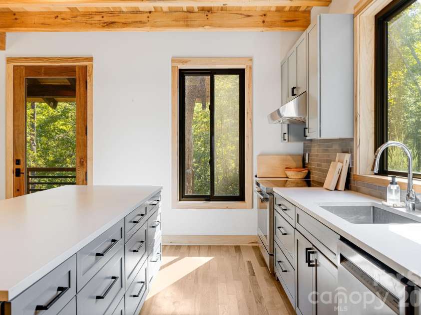 39 Bent Creek Preserve Road, Asheville, NC 28806.  MLS# CAR4359844, YatesRealty ID 11362. 