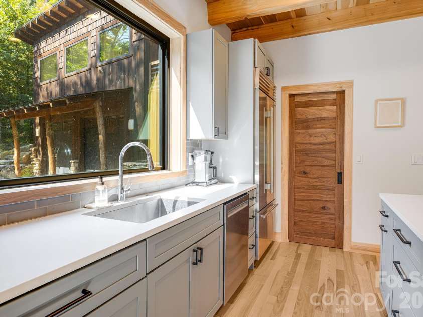 39 Bent Creek Preserve Road, Asheville, NC 28806.  MLS# CAR4359844, YatesRealty ID 11362. 