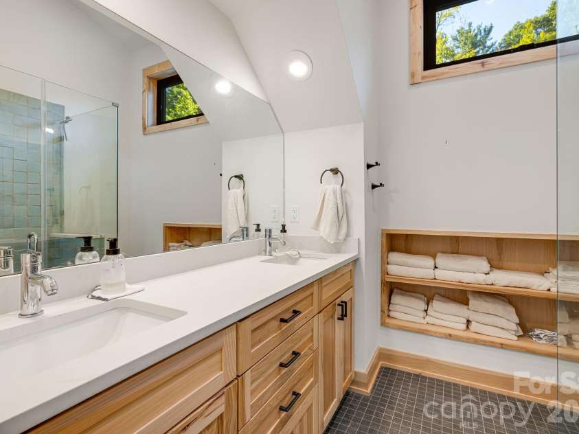 39 Bent Creek Preserve Road, Asheville, NC 28806.  MLS# CAR4359844, YatesRealty ID 11362. 