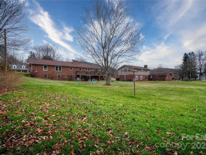 503 Jefferson Avenue, West Jefferson, NC 28694.  MLS# CAR4207286, YatesRealty ID 11364. 