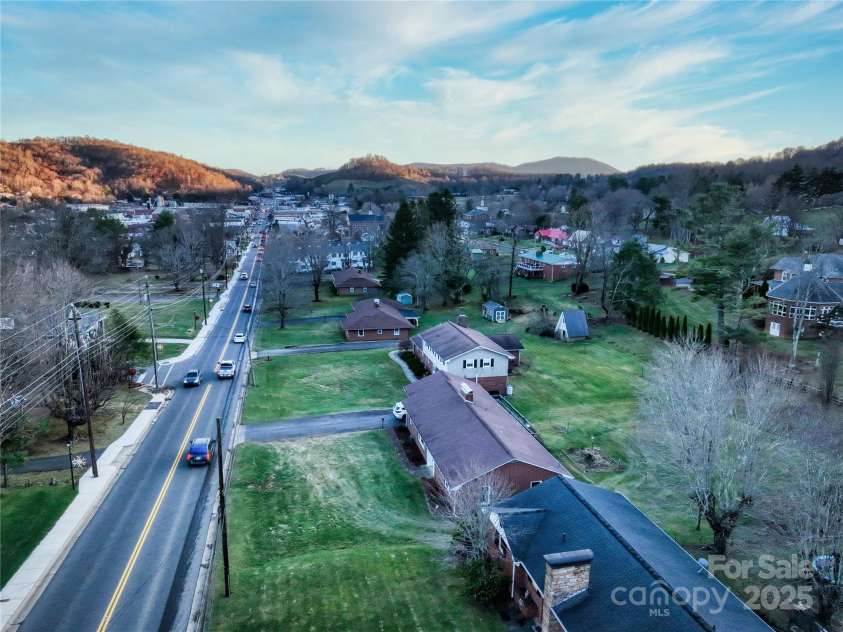 503 Jefferson Avenue, West Jefferson, NC 28694.  MLS# CAR4207286, YatesRealty ID 11364. 