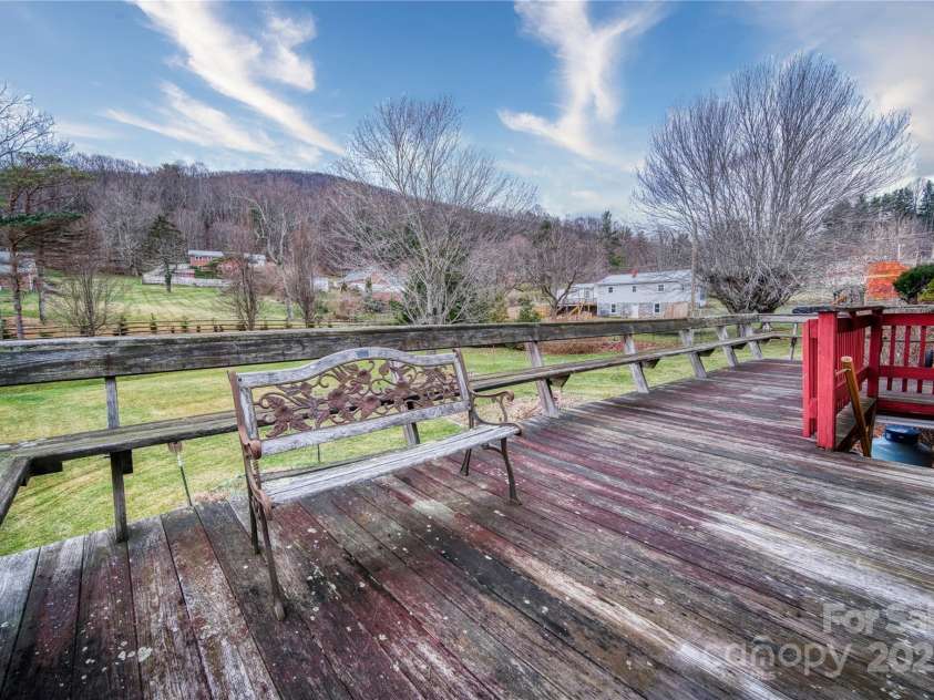 503 Jefferson Avenue, West Jefferson, NC 28694.  MLS# CAR4207286, YatesRealty ID 11364. 