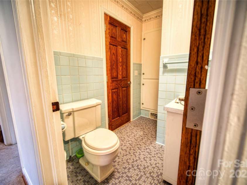503 Jefferson Avenue, West Jefferson, NC 28694.  MLS# CAR4207286, YatesRealty ID 11364. 