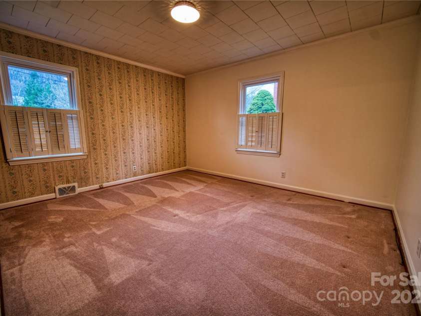 503 Jefferson Avenue, West Jefferson, NC 28694.  MLS# CAR4207286, YatesRealty ID 11364. 