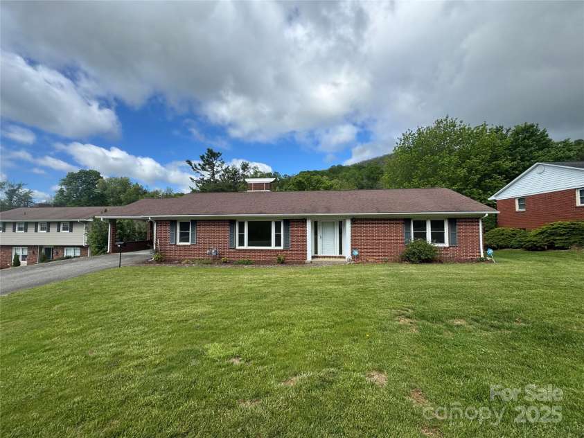 503 Jefferson Avenue, West Jefferson, NC 28694.  MLS# CAR4207286, YatesRealty ID 11364. 
