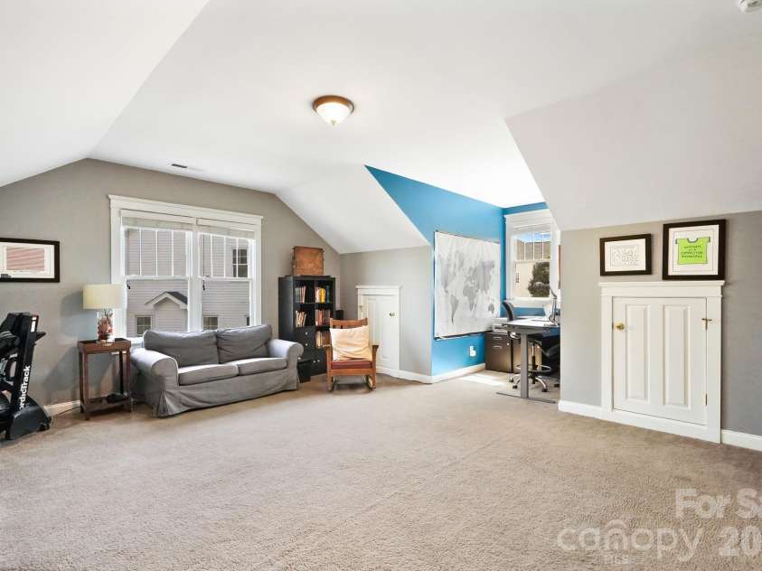10238 Edgecliff Road, Huntersville, NC 28078.  MLS# CAR4362554, YatesRealty ID 11365. 