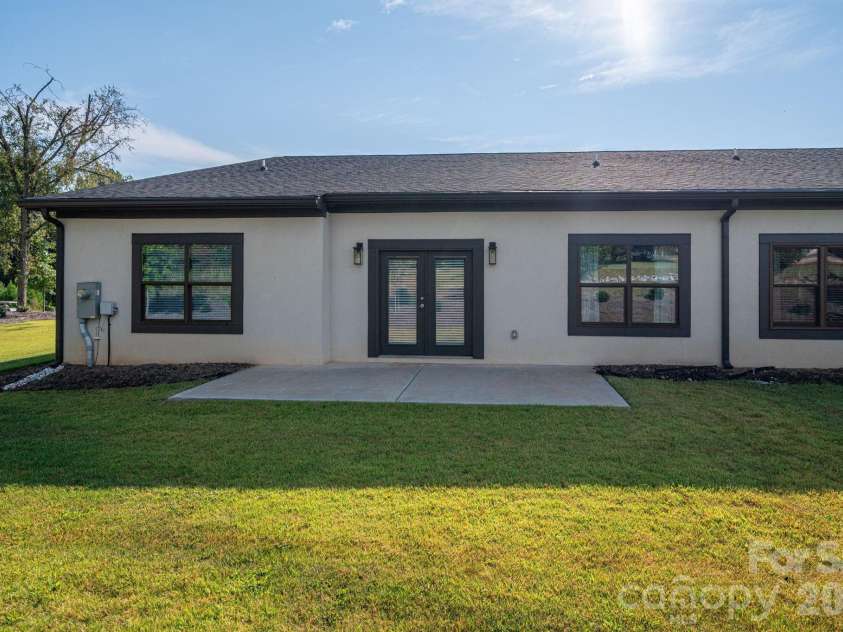 140 Shields Drive, Lincolnton, NC 28092.  MLS# CAR4364342, YatesRealty ID 11366. 