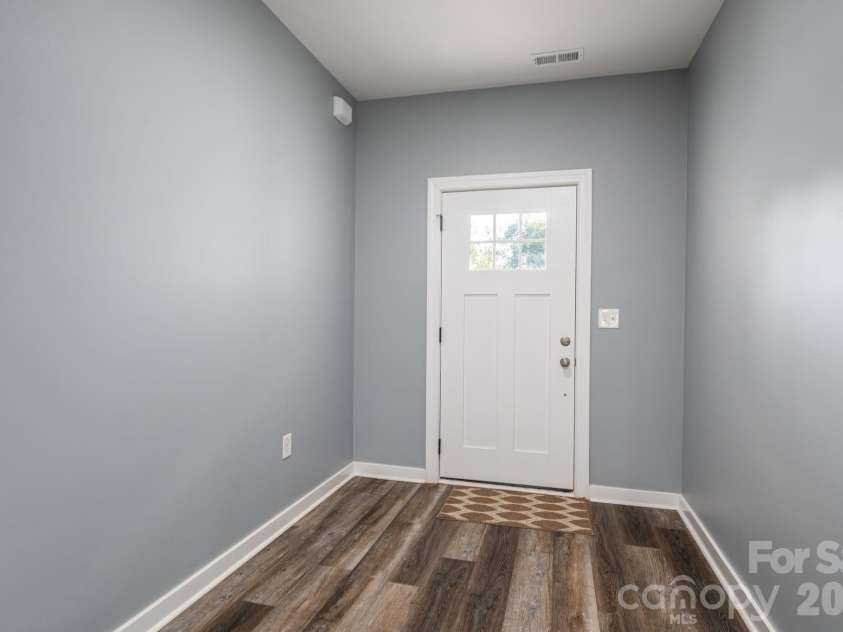 140 Shields Drive, Lincolnton, NC 28092.  MLS# CAR4364342, YatesRealty ID 11366. Foyer