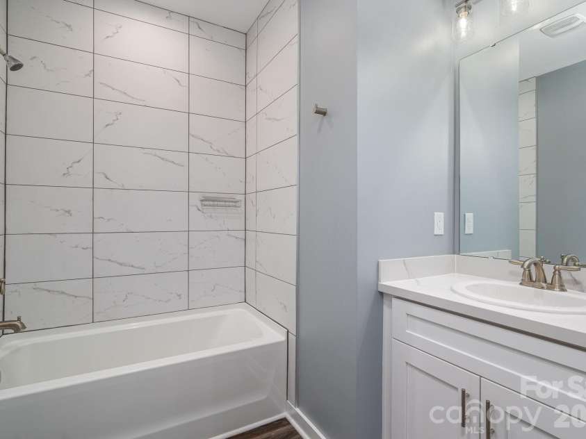 140 Shields Drive, Lincolnton, NC 28092.  MLS# CAR4364342, YatesRealty ID 11366. Secondary full bath