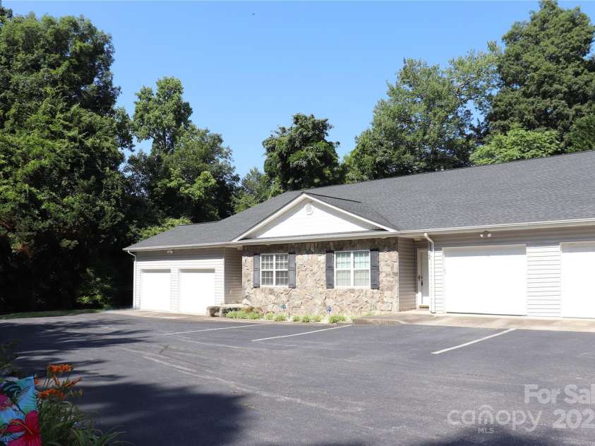 194 Jay Drive, Taylorsville, NC 28681.  MLS# CAR4204128, YatesRealty ID 11366. 194 E Jay Drive