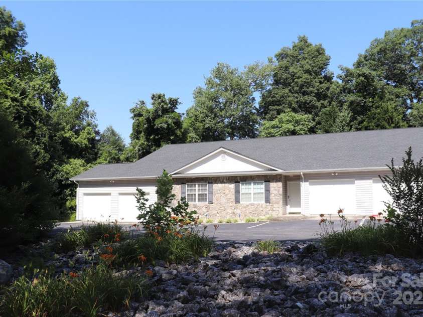 194 Jay Drive, Taylorsville, NC 28681.  MLS# CAR4204128, YatesRealty ID 11366. 194 E Jay Drive