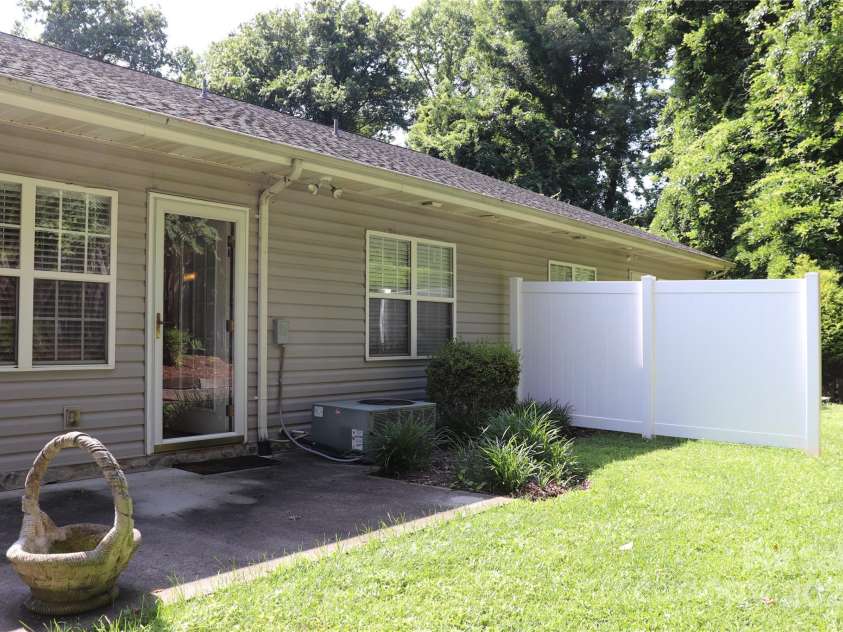 194 Jay Drive, Taylorsville, NC 28681.  MLS# CAR4204128, YatesRealty ID 11366. 194 E Jay Drive