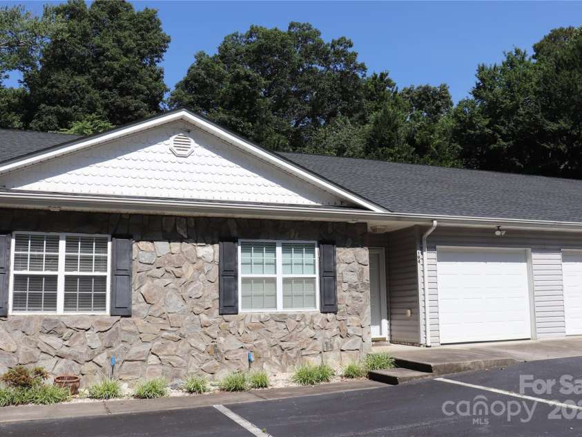 194 Jay Drive, Taylorsville, NC 28681.  MLS# CAR4204128, YatesRealty ID 11366. 194 E Jay Drive