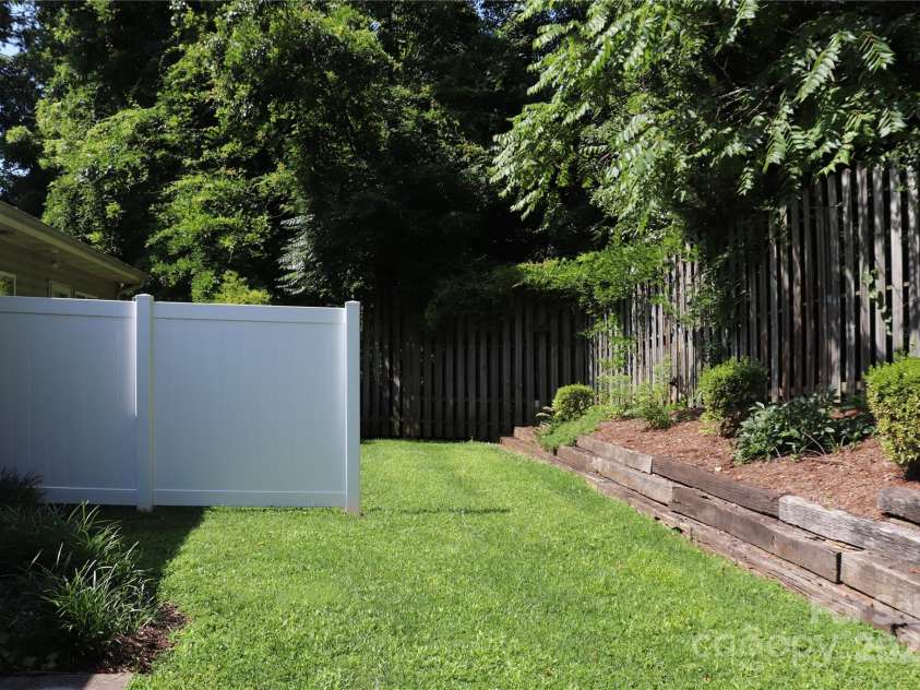 194 Jay Drive, Taylorsville, NC 28681.  MLS# CAR4204128, YatesRealty ID 11366. 194 E Jay Drive